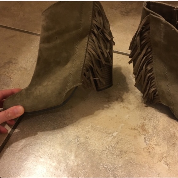Qupid Shoes - Light brown/Taupe Fringe Ankle Booties